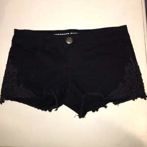 Black denim detailed shorts