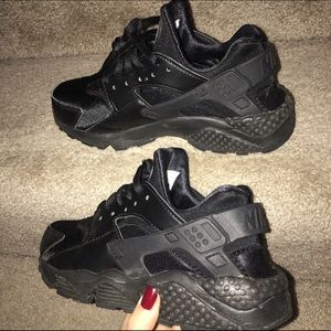 Wmns Nike Black Hurache