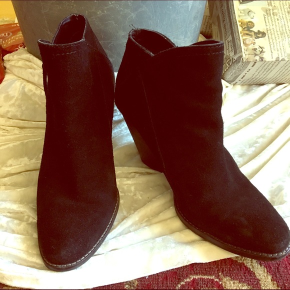 Great black bootie.