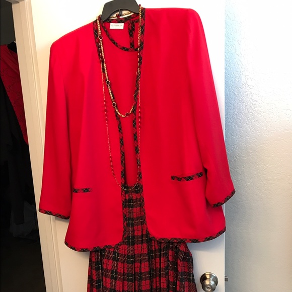 🎁 "Jacket, two skirts and top. 🌹🌹🌹🌹