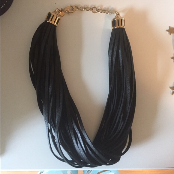 Like new! Banana Republic leather necklace