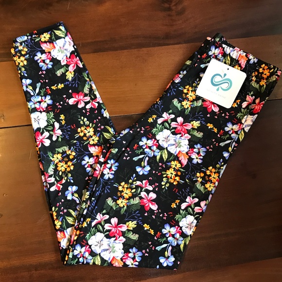 Buttery Soft Floral Leggings - Picture 2 of 3