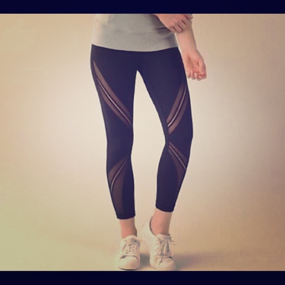 Lululemon Black Metta Mesh Leggings 💕 Size 8