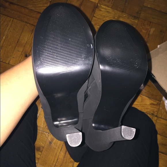 Black boots size 7 - Picture 2 of 3