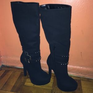 Black boots size 7