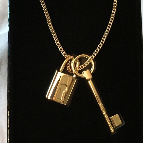 Victoria's Secret scandalous necklace