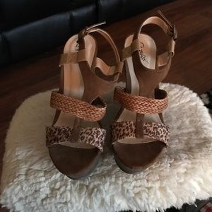 Carlos Santana wedges size 7