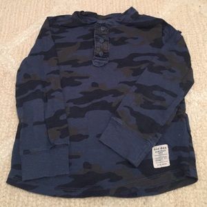 Gap camo long sleeved Henley