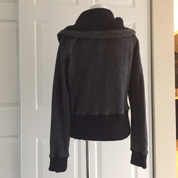 SOLD. Chic Puma jacket size xs - Picture 3 of 4