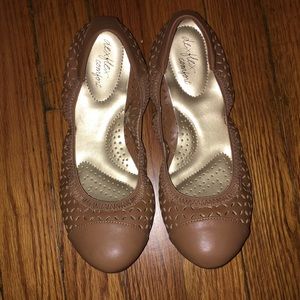 BRAND NEW, Dex Flex Comfort faux leather flats