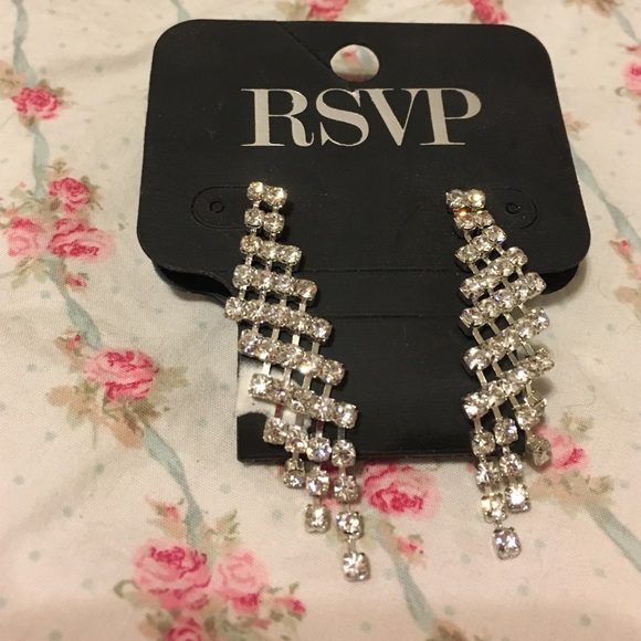 MOVING SALE!! ❤️ Charming Charlie's RSVP earrings