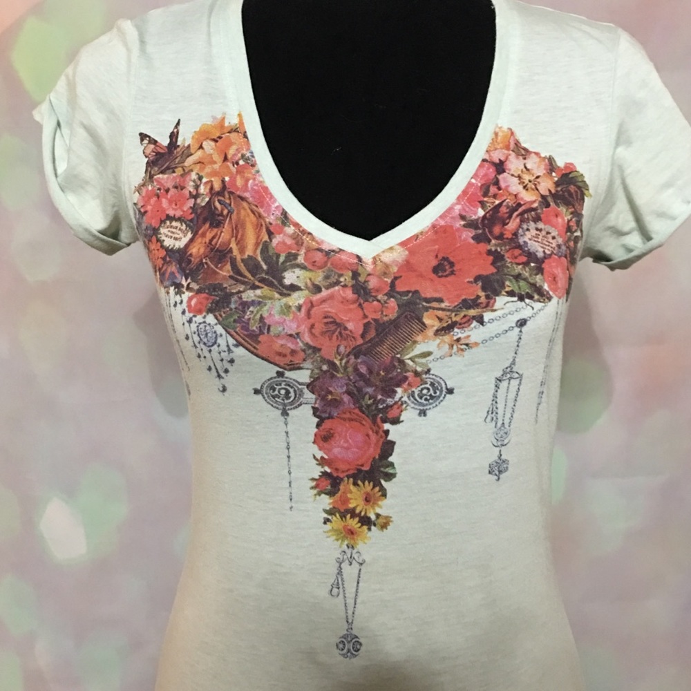 GentleFawn Cuffed V neck Tee 🍭💫