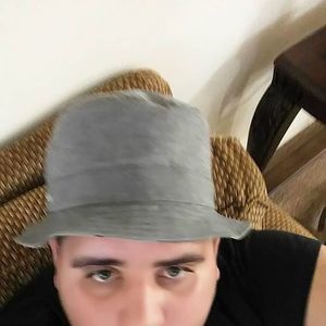 Meet your Posher, Lazaro