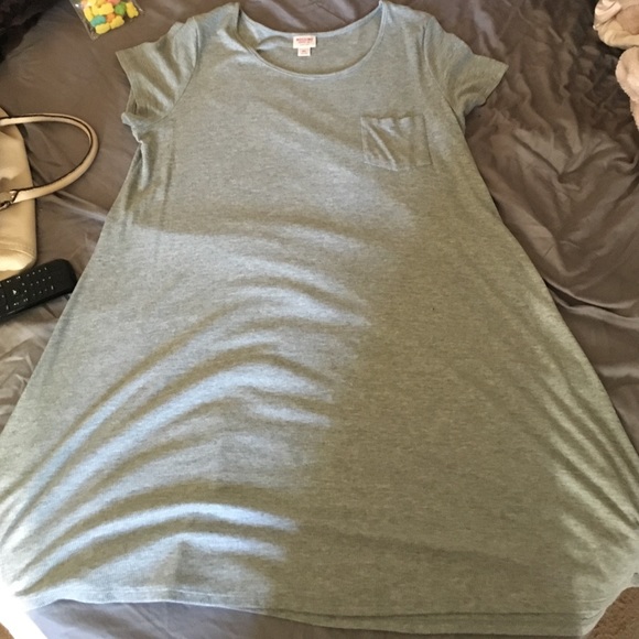 A grey cottontrapeze dress.