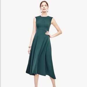 NWT✨Ann Taylor Crepe Seamed Midi Dress