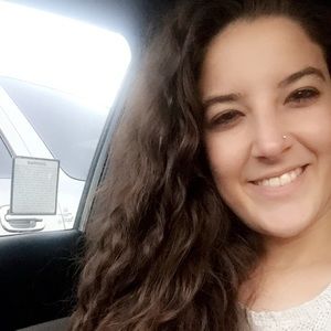 Meet your Posher, Caitlin