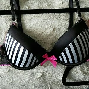 Four Victoria's Secret bras