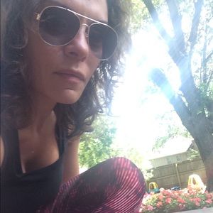 Meet your Posher, Amtis