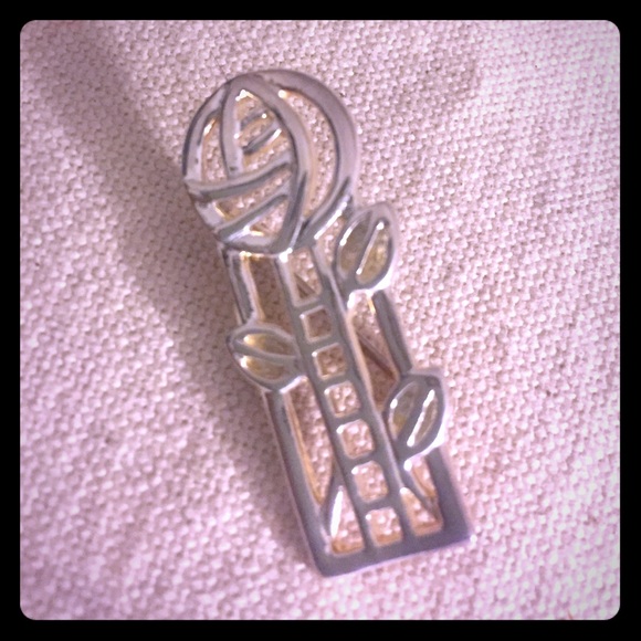 Rose brooch