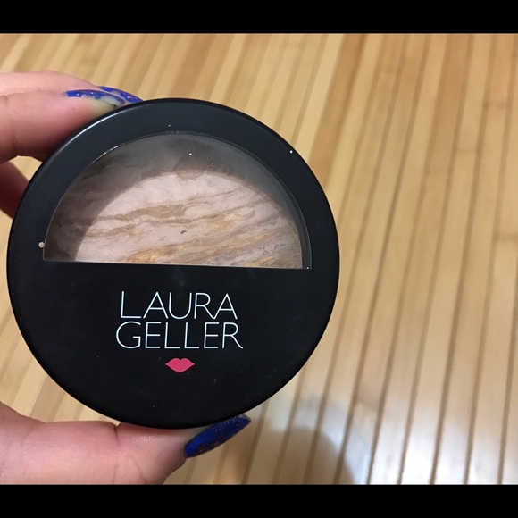 NEW LAURA GELLER POWDER FOUNDATION