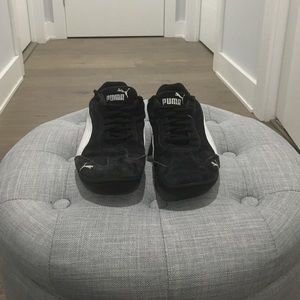 Boys puma size 5 black and white