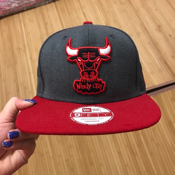 BRAND NEW BULLS SNAPBACK