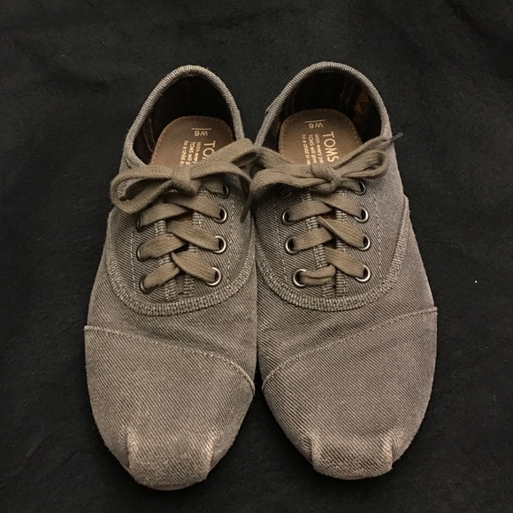 Grey laced Toms