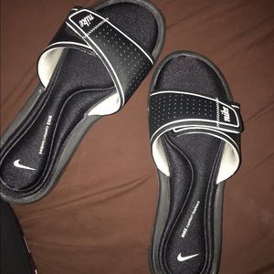 Nike comfort footbed slides