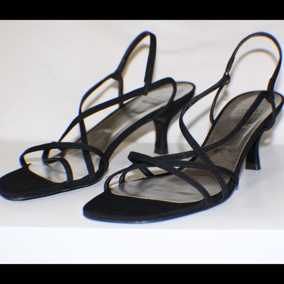 Stuart Weitzman - Picture 4 of 4