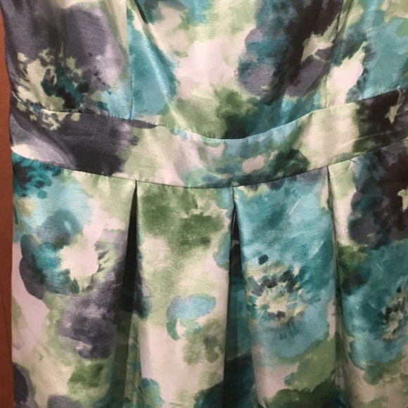 Women's Size 8 Dress - Picture 2 of 2