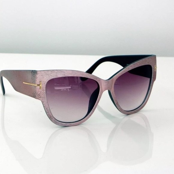 NEW! Pink Hydrangea shades πΈπ - Picture 2 of 4