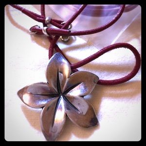 James Avery 🌸Dainty Flower 🌸 necklace Charm