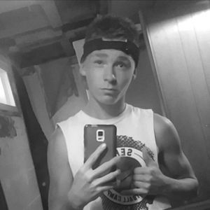 Meet your Posher, Levi