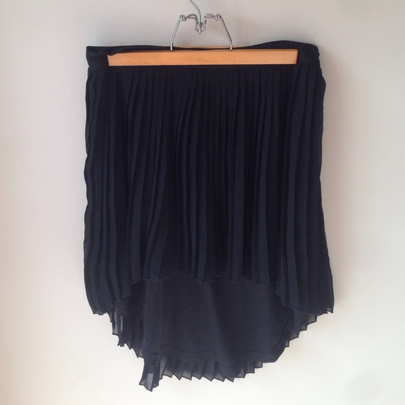 SOLD: AE High- Lo Pleated Black Skirt