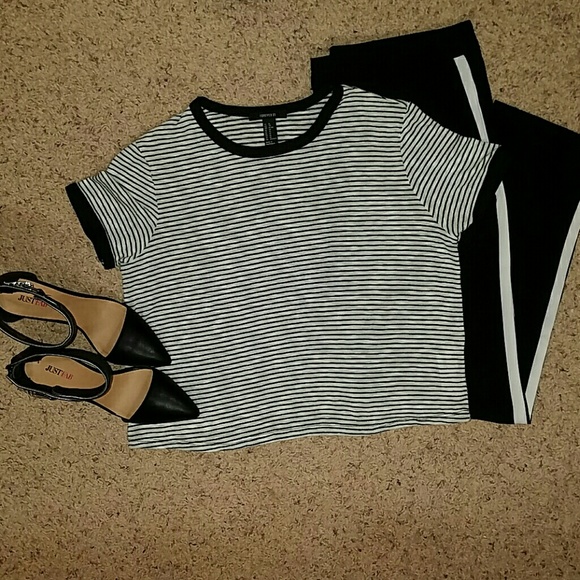 Forever 21 Cropped White & Black Striped Top
