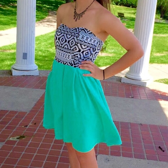 ❤️❤️ MOVING SALE!! STRAPELESS DRESS