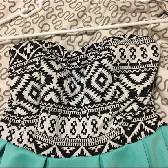 ❤️❤️ MOVING SALE!! STRAPELESS DRESS - Picture 2 of 3
