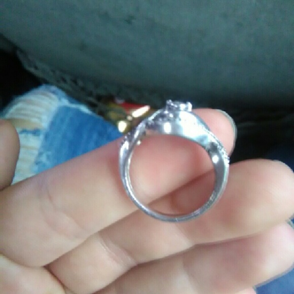 Engagement ring - Picture 2 of 2