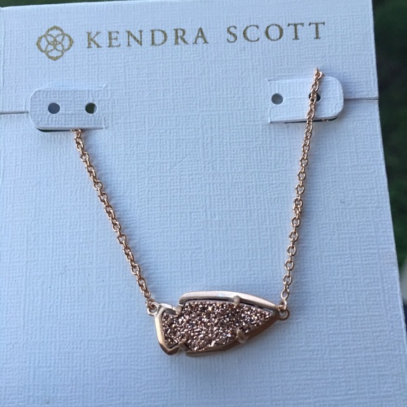 Kendra Scott necklace