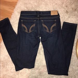 SOLD⚠️⚠️ Hollister skinny jeans dark.