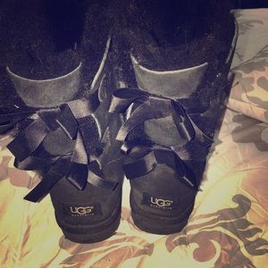 Genuine black bailey bow UGGs! Almost NEW!