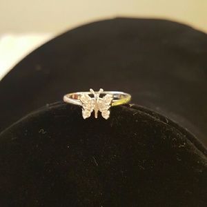 Adorable 14k White Gold Butterfly Ring