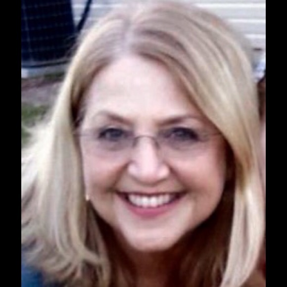 Meet your Posher, Cynthia - Picture 1 of 1