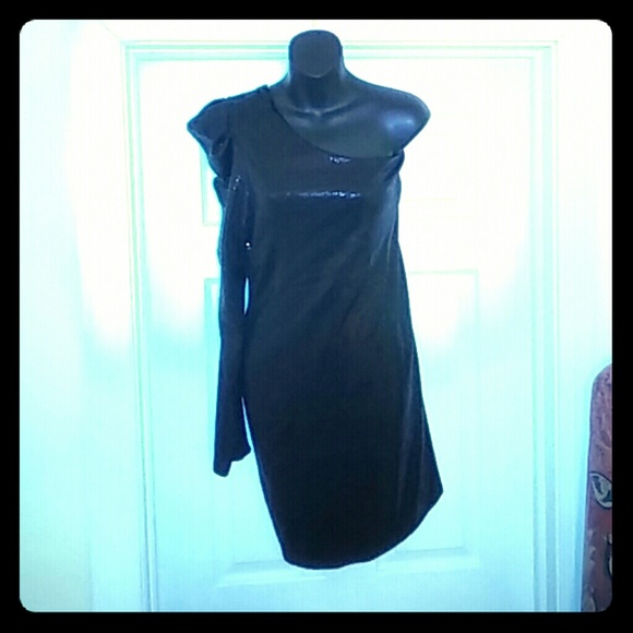 🔥CCO🔥NWT Black sequined one shoulder dress