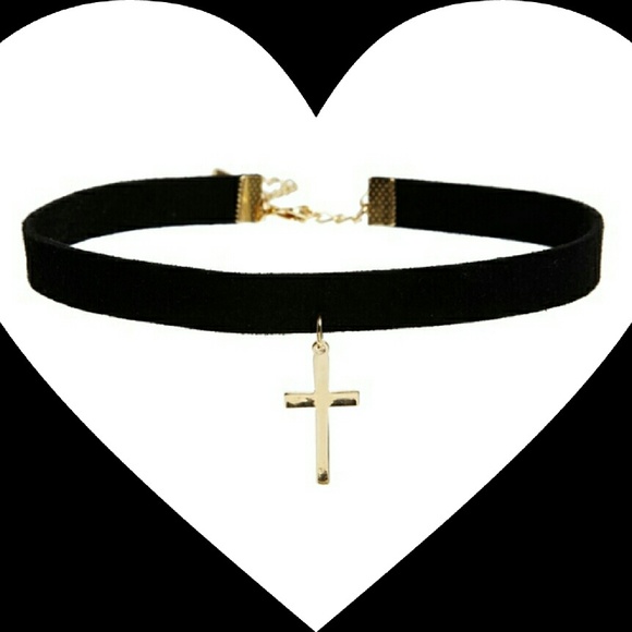 ⭐NEW! Simply Chic Gold Cross Choker Necklace - Picture 4 of 4