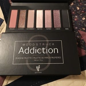 Younique Moodstruck Addiction Shadow Palette