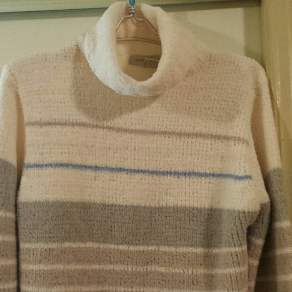 Real Comfort Soft, Warm, Very Pretty Turtleneck - Picture 2 of 4