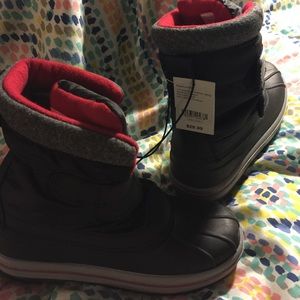 Boys, black, Velcro snow boots.