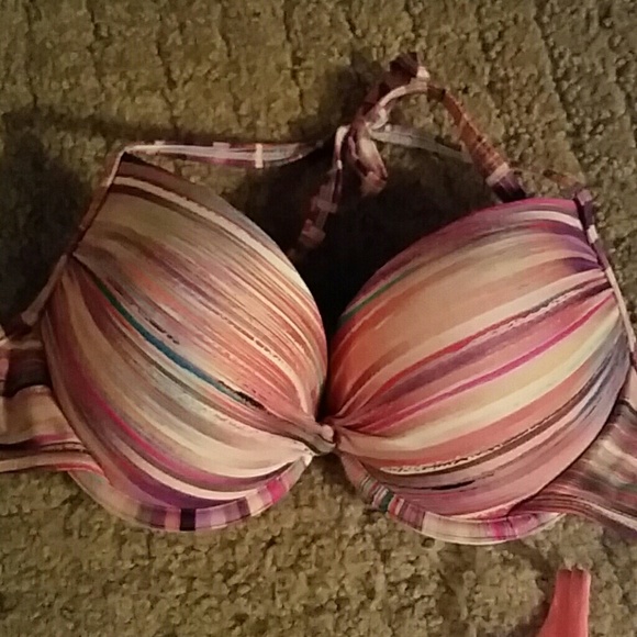 Two padded bikini tops - Picture 3 of 5