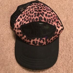 Vans off the wall hat